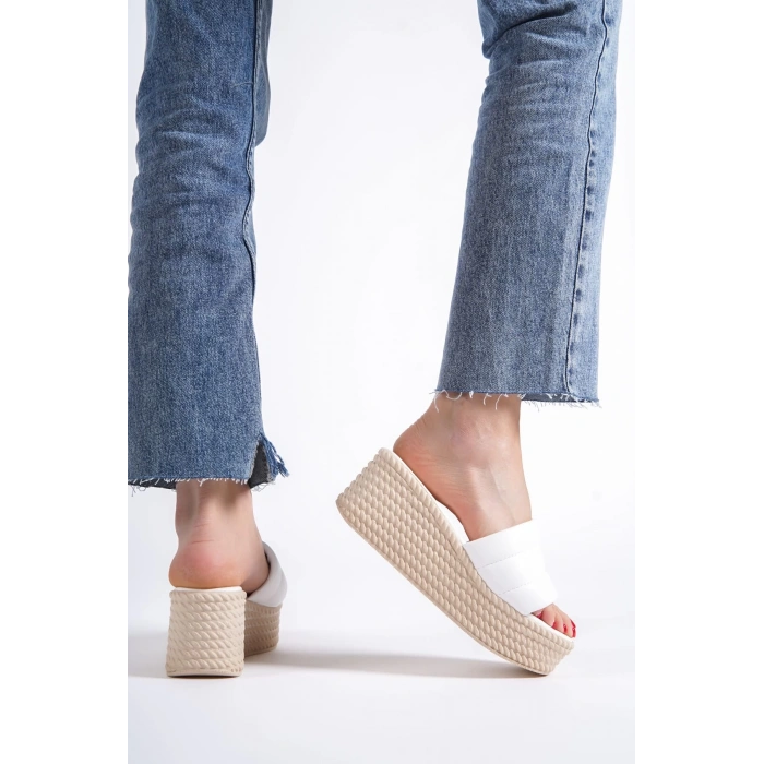 REINA Dolgu Topuklu Ortopedik Taban Hasır Görünümlü Kadın Terlik CKT - Beyaz