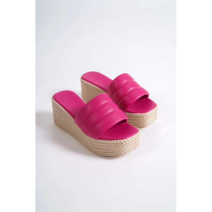 REINA Dolgu Topuklu Ortopedik Taban Hasır Görünümlü Kadın Terlik CKT - Fuşya