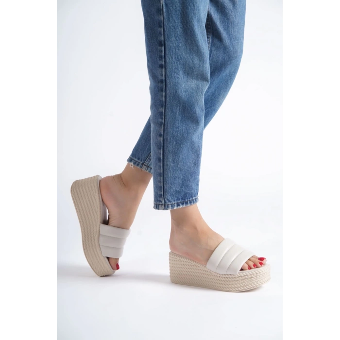 REINA Dolgu Topuklu Ortopedik Taban Hasır Görünümlü Kadın Terlik CKT - Krem