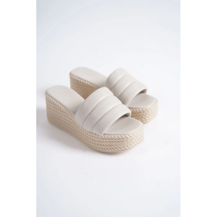 REINA Dolgu Topuklu Ortopedik Taban Hasır Görünümlü Kadın Terlik CKT - Krem