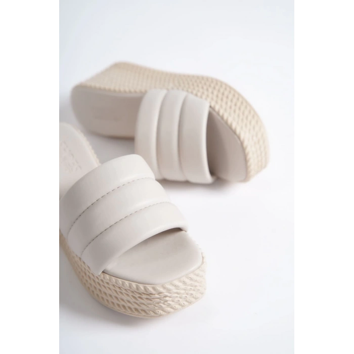 REINA Dolgu Topuklu Ortopedik Taban Hasır Görünümlü Kadın Terlik CKT - Krem