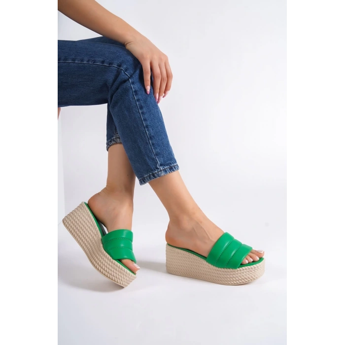 REINA Dolgu Topuklu Ortopedik Taban Hasır Görünümlü Kadın Terlik CKT - Yeşil