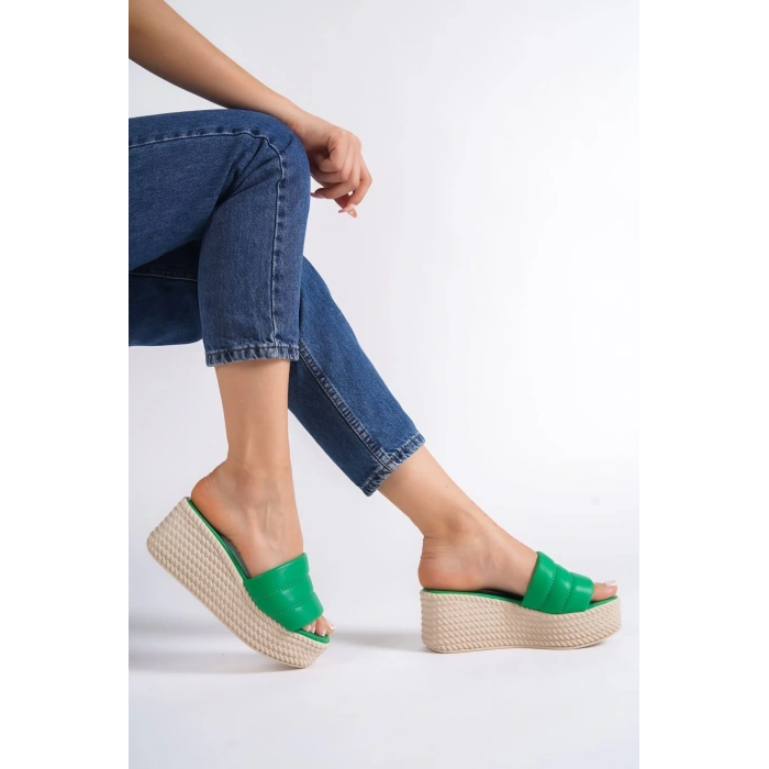 REINA Dolgu Topuklu Ortopedik Taban Hasır Görünümlü Kadın Terlik CKT - Yeşil