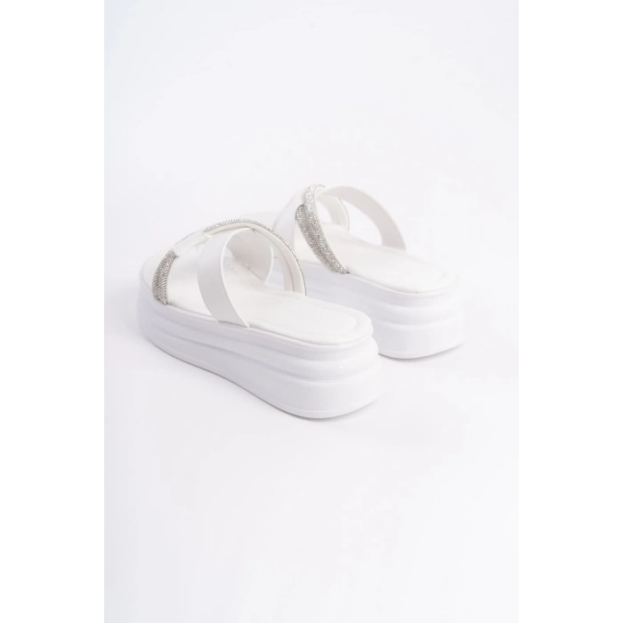 RUBY Düz Topuklu Taşlı Çapraz Şeritli Kalın ve Ortopedik Taban Kadın Terlik  CBT - Beyaz