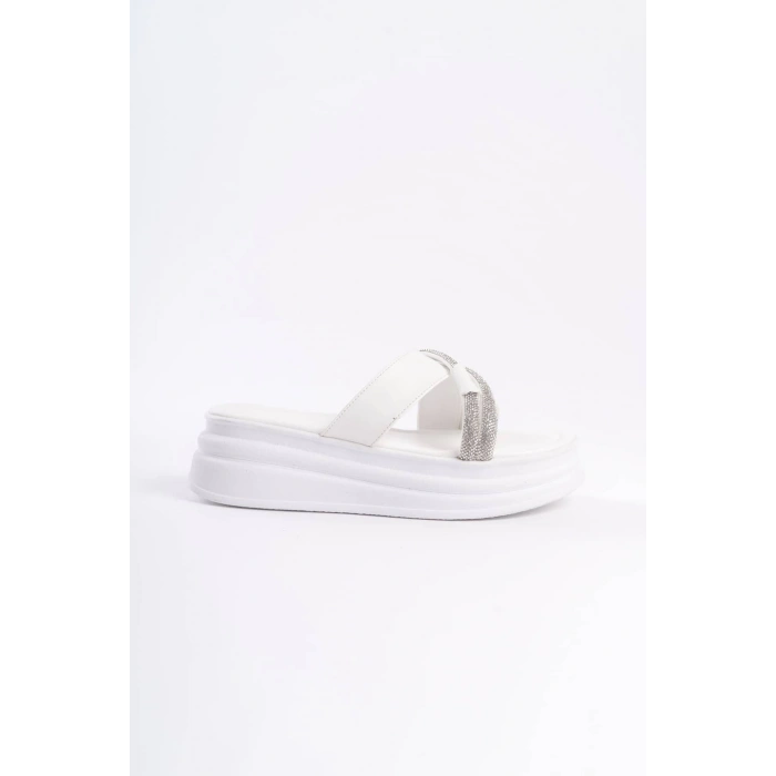 RUBY Düz Topuklu Taşlı Çapraz Şeritli Kalın ve Ortopedik Taban Kadın Terlik  CBT - Beyaz