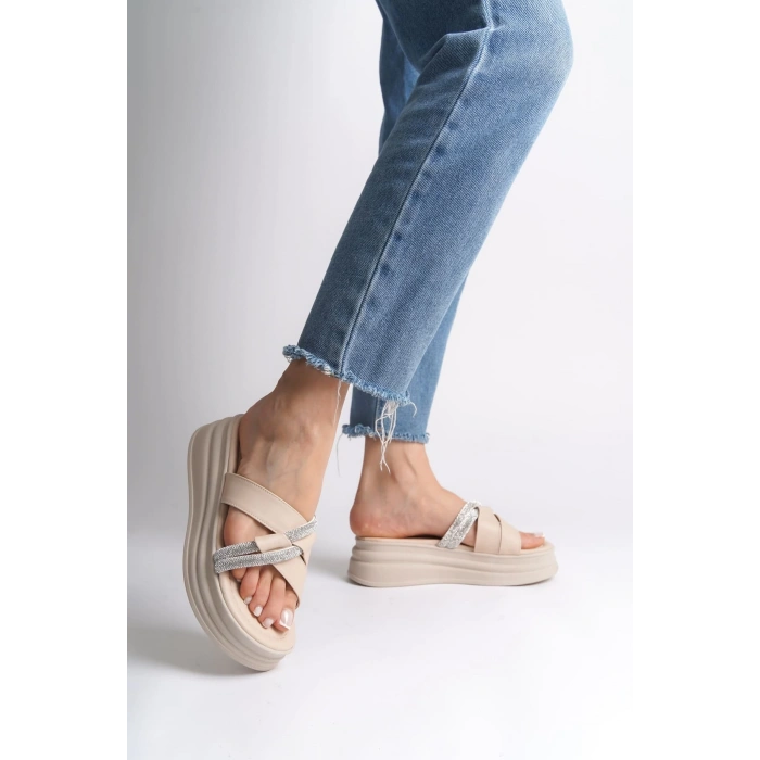 RUBY Düz Topuklu Taşlı Çapraz Şeritli Kalın ve Ortopedik Taban Kadın Terlik  CKT - Krem