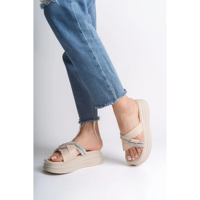 RUBY Düz Topuklu Taşlı Çapraz Şeritli Kalın ve Ortopedik Taban Kadın Terlik  CKT - Krem