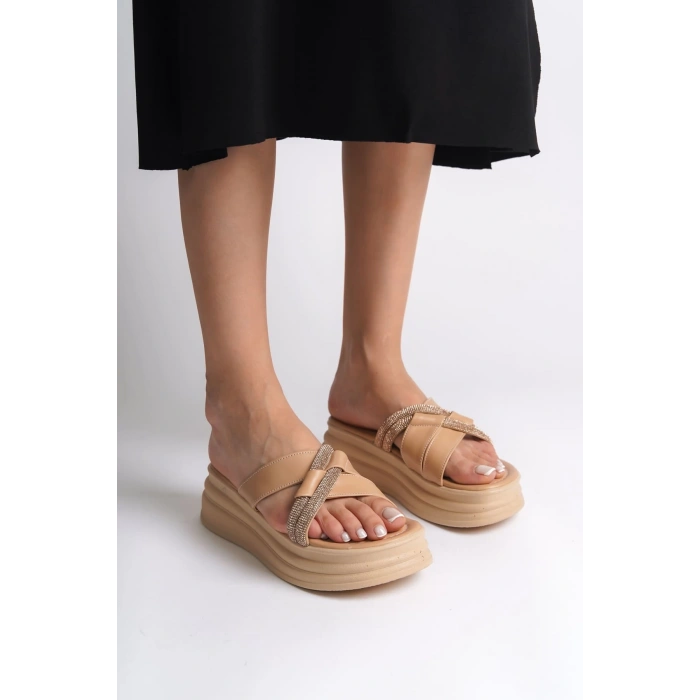 RUBY Düz Topuklu Taşlı Çapraz Şeritli Kalın ve Ortopedik Taban Kadın Terlik  CTT - Ten