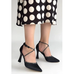Kanji Siyah Saten Topuklu Ayakkabı