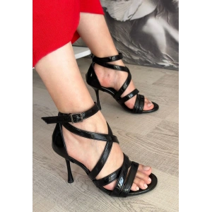 Mariya Siyah Rugan Topuklu Ayakkabı