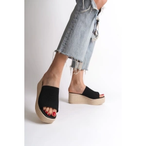 MARLA Dolgu Topuklu Ortopedik Taban Hasır Görünümlü Triko Kadın Terlik  TKT - Siyah