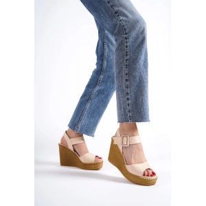 PERLA Tokalı Lastikli Dolgu Topuklu Ortopedik Taban Hasır Görünümlü Kadın Sandalet CKT - Ten