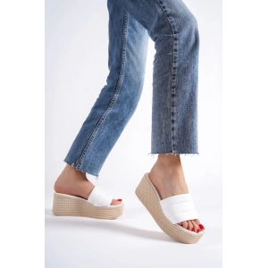 REINA Dolgu Topuklu Ortopedik Taban Hasır Görünümlü Kadın Terlik CKT - Beyaz