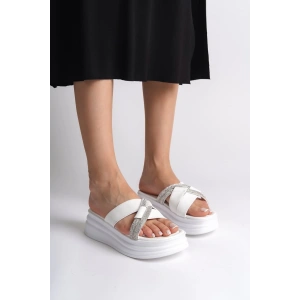 RUBY Düz Topuklu Taşlı Çapraz Şeritli Kalın ve Ortopedik Taban Kadın Terlik  CBT - Beyaz