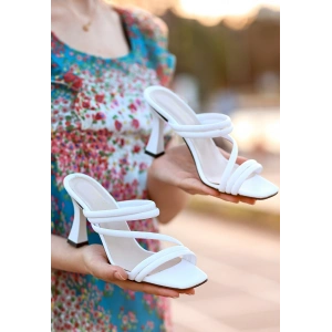 Sarax Siyah Cilt Topuklu Terlik