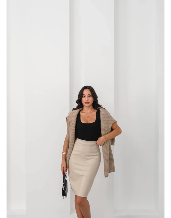 Arkadan Yırtmaçlı Kalem Etek Bej