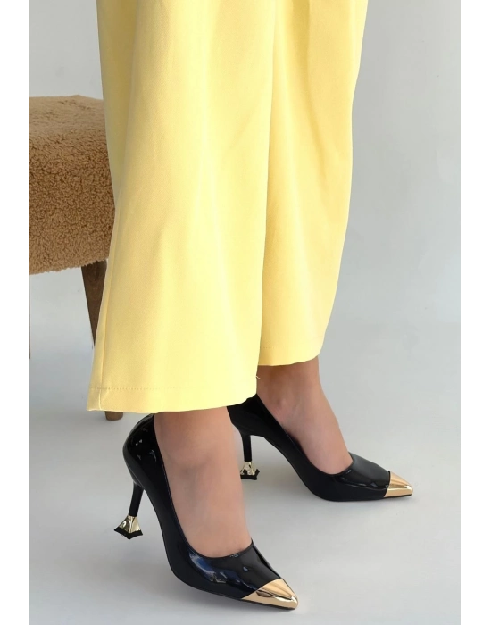 Artem Siyah Rugan Topuklu Ayakkabı