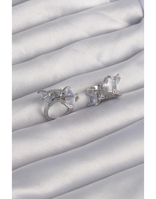 Bamido Pirinç Gümüş Renk İri Zirkon Taşlı Kıvrımlı Minimal Kelebekli Halka Küpe - Lisinya