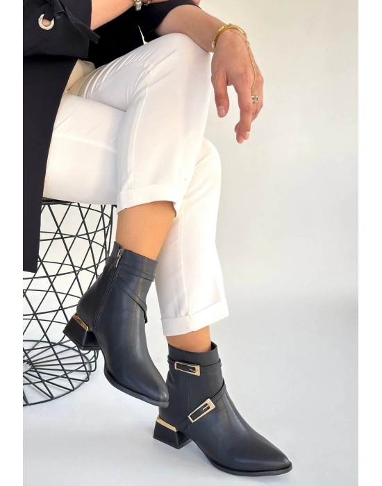 İnay Siyah Cilt Topuklu Bot