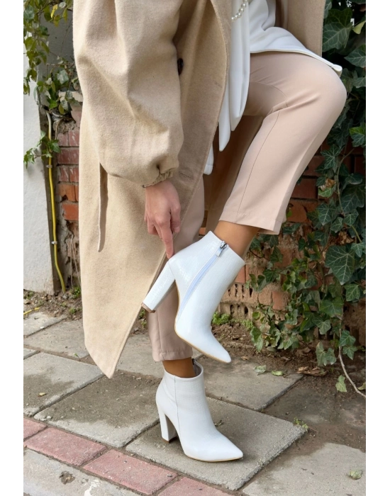 Loora Beyaz Rugan Desenli Topuklu Bot - Bamido