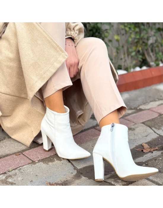 Loora Beyaz Rugan Desenli Topuklu Bot - Bamido