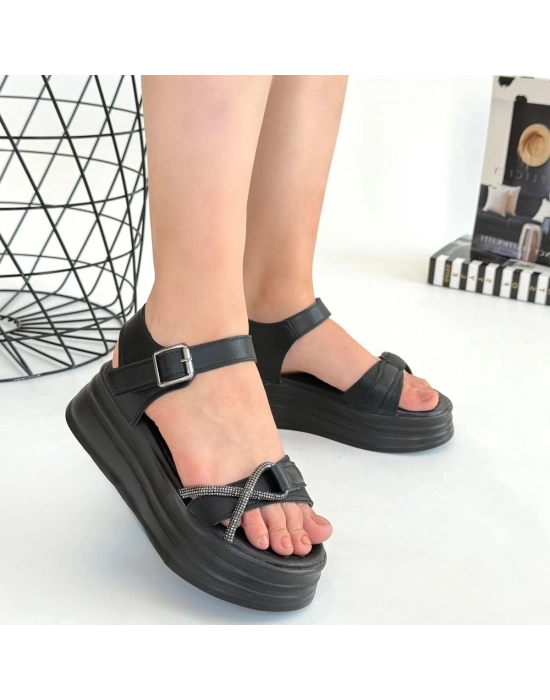 Luno Siyah Cilt Kemerli Sandalet - Bamido