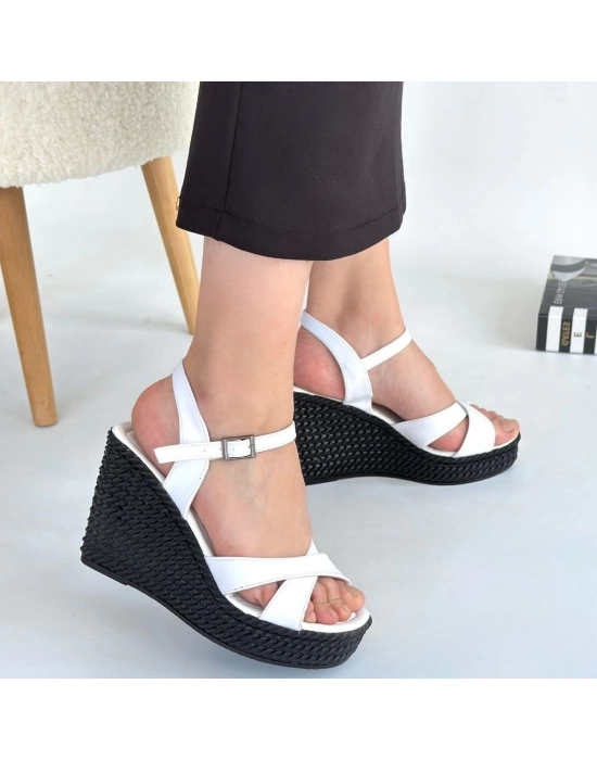 Minna Beyaz Cilt Dolgu Topuk Sandalet - Bamido