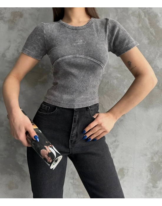 Nakış İşlemeli Asit Yıkamalı Bluz