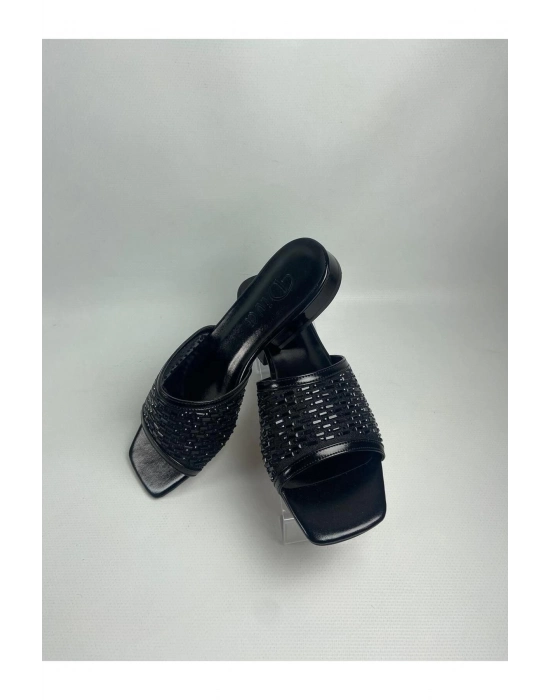 Ortu Siyah Cilt İşlemeli Terlik