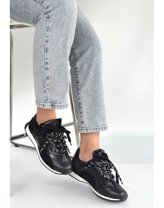 Ranu Siyah Cilt Paraşüt Detaylı Bağcıklı Spor Ayakkabı