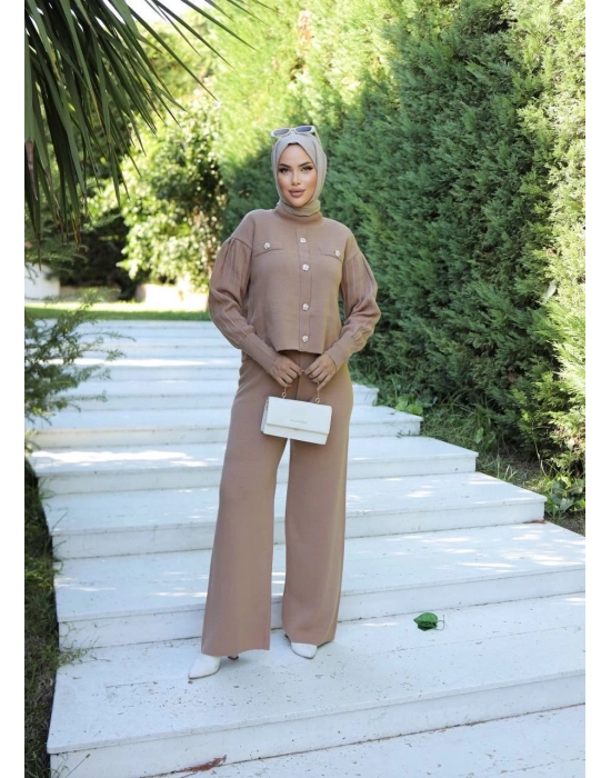 Taş Düğmeli İkili Triko Takım Vizon