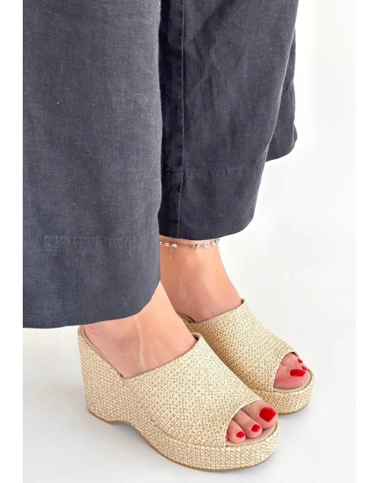 Tlay Bej Hasır Dokumalı Dolgu Topuk Terlik