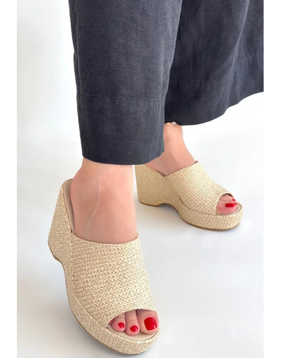 Tlay Bej Hasır Dokumalı Dolgu Topuk Terlik