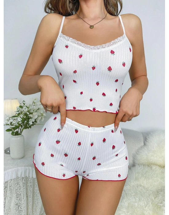 Beyaz Üstüne Çilek Desenli Askılı Şortlu Pijama Takımı