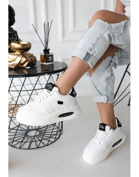 Chris Beyaz Cilt Siyah Detaylı Bağcıklı Spor Ayakkabı - Bamido