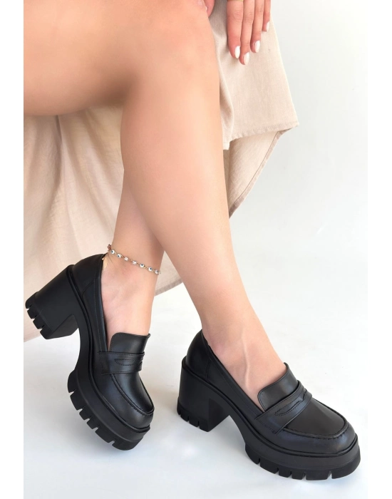 Janes Siyah Cilt Dolgu Topuk Ayakkabı - Bamido