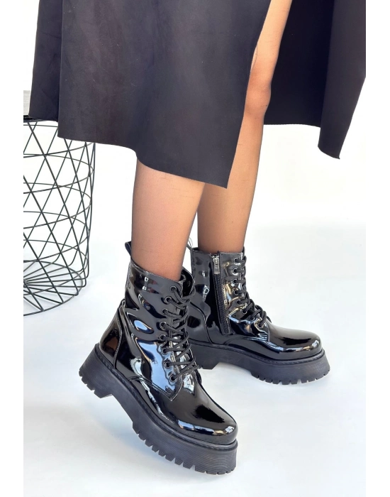 Jonni Siyah Rugan Bağcıklı Bot - Bamido