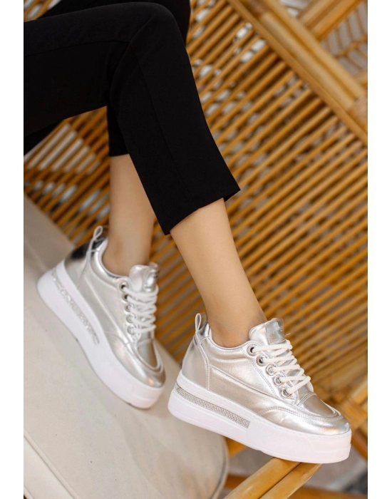 Lulu Gümüş Rugan Bağcıklı Spor Ayakkabı - Bamido