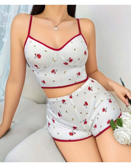 Pamuklu Beyaz Üstüne Kırmızı Gül Desen Fitilli Askılı Şortlu Pijama Takımı