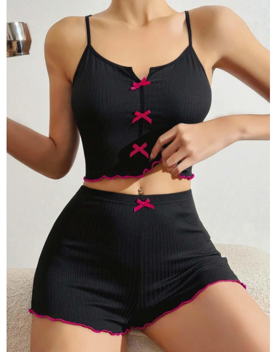 Pamuklu Siyah Üstüne Pembe Kurdelalı Fitilli Askılı Şortlu Pijama Takımı