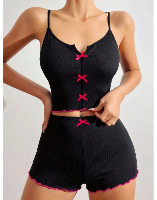 Pamuklu Siyah Üstüne Pembe Kurdelalı Fitilli Askılı Şortlu Pijama Takımı