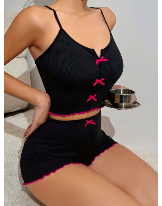 Pamuklu Siyah Üstüne Pembe Kurdelalı Fitilli Askılı Şortlu Pijama Takımı