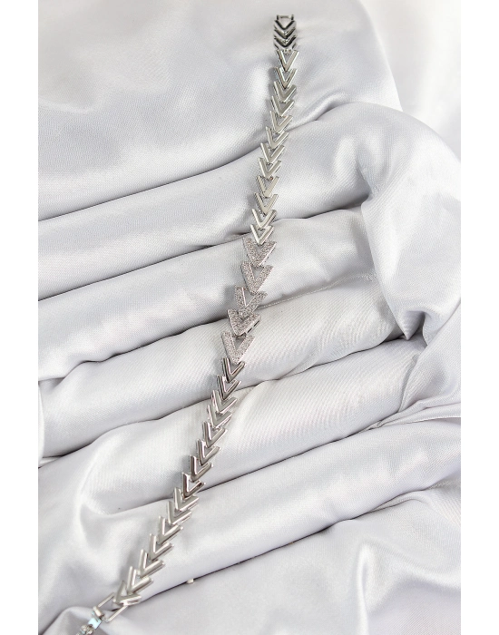 Pirinç Zirkon Taşlı Sıralı Ok Model Gümüş Renk Kadın Bileklik - Bamido