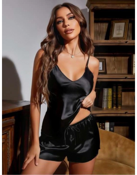 Siyah Sırt Dantel Detaylı İnce Askılı Saten Şortlu Takım