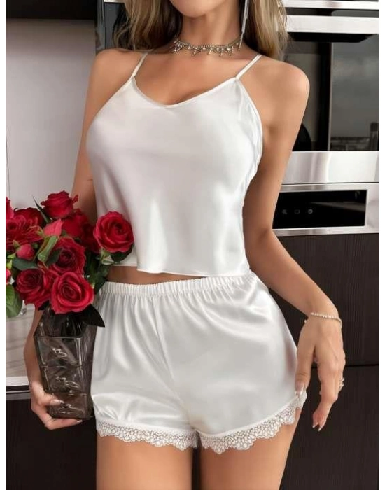 Beyaz Dantel İşlemeli İnce Askılı Saten Şortlu Takım