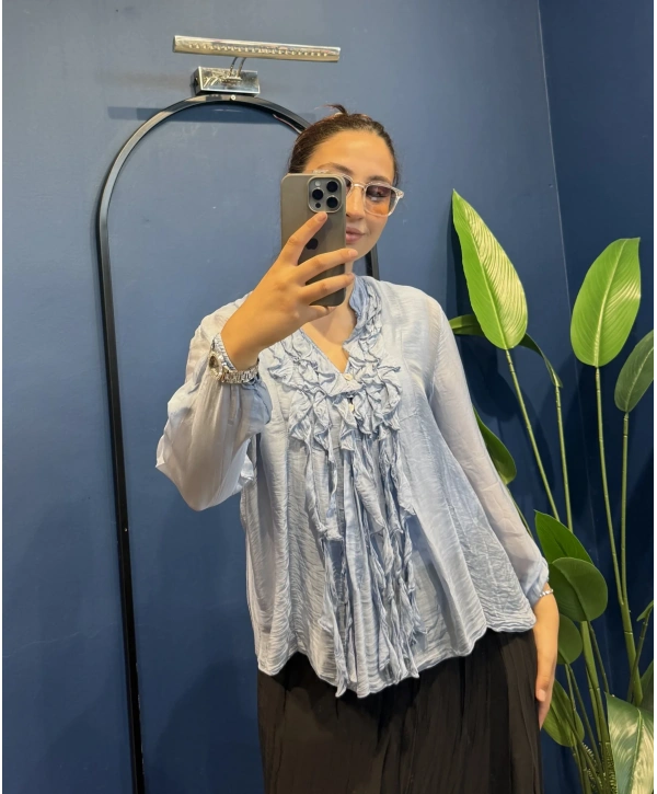 İpek Yakası Fırfır Detaylı Bluz Mavi