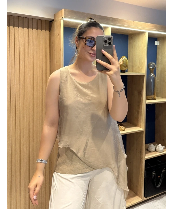 İtalyan Etek Ucu Payet Detaylı Kolsuz İpek Bluz Camel