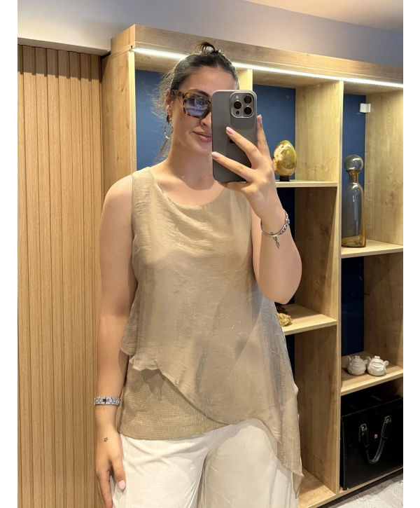 İtalyan Etek Ucu Payet Detaylı Kolsuz İpek Bluz Camel