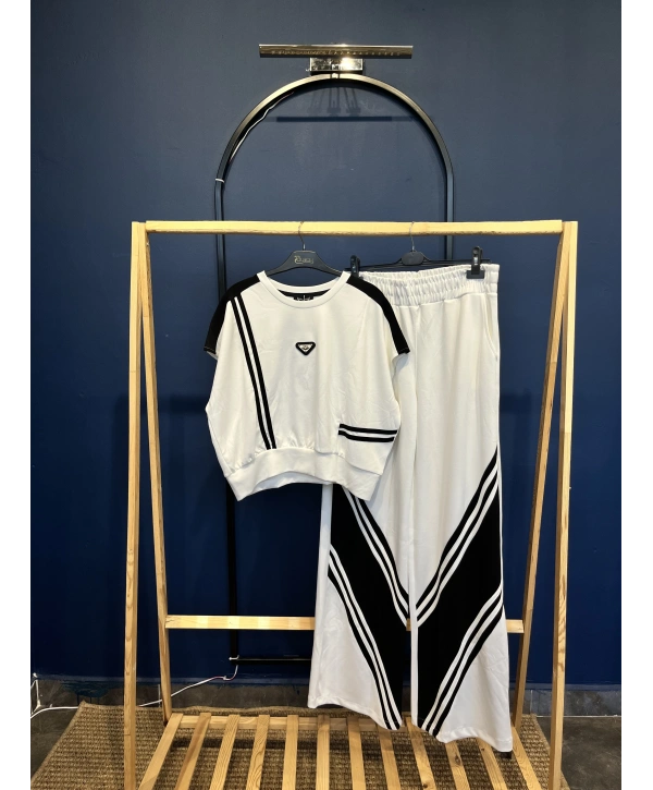 Siyah Şerit Detaylı İkili Luxe Spor Takım Beyaz