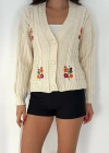 Çiçek Nakışlı Triko Hırka